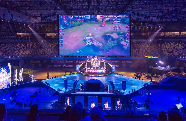 因此他极为 因此他极为